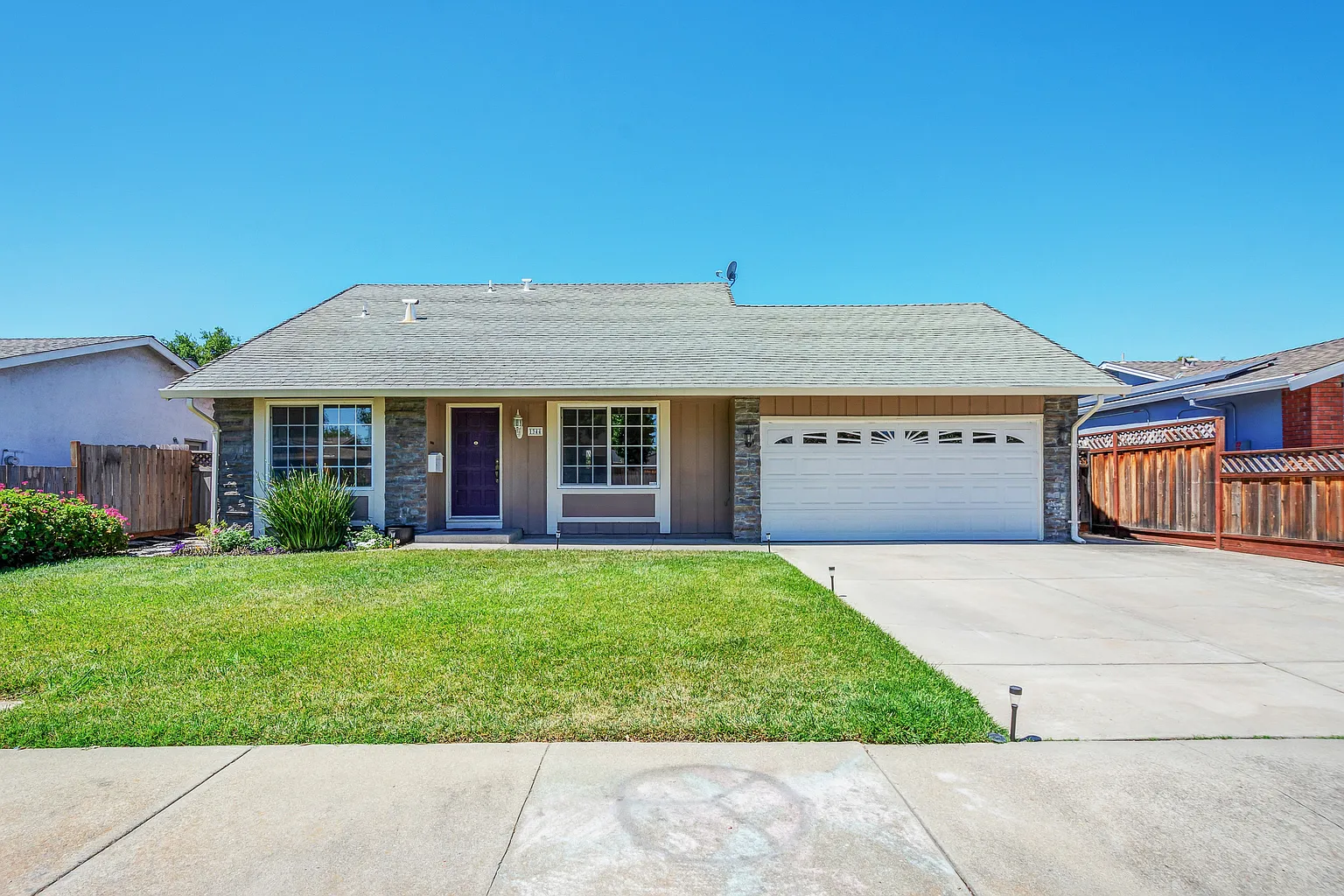 1344 Wilton Rd photo 1