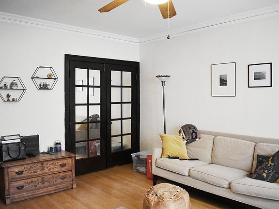 3rd image of 3815-23 N Greenview Ave #3823-1W