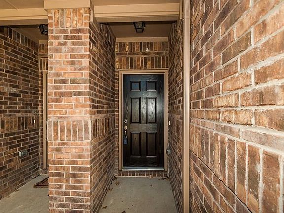 4th image of 246 Barrington Ln