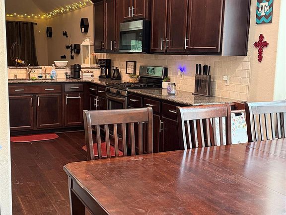 3rd image of 2818 Ridgecliff Ct