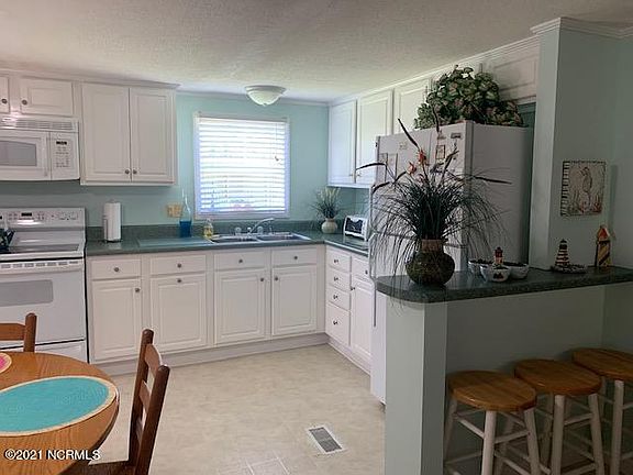 5th image of 2458 Vacation St SW