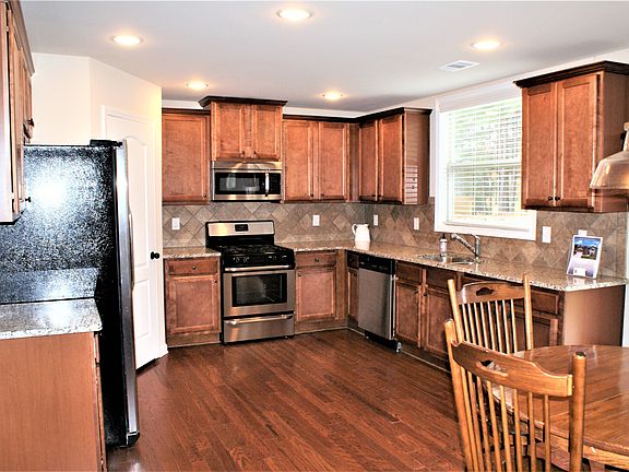 Plenty of room in kitchen
