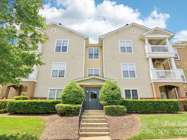 9027 McDowell Creek Ct, Cornelius, NC 28031