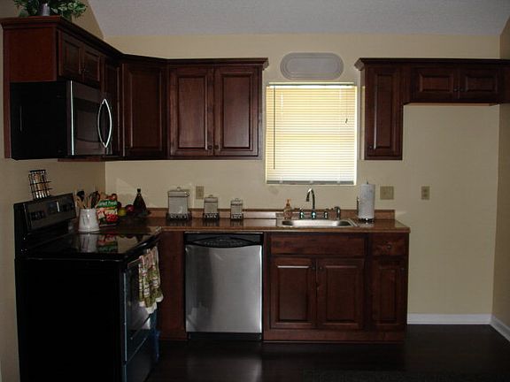3rd image of 1100 Woodland Dr