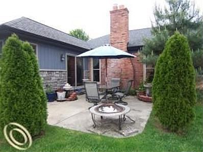 3rd image of 46810 Springhill Dr