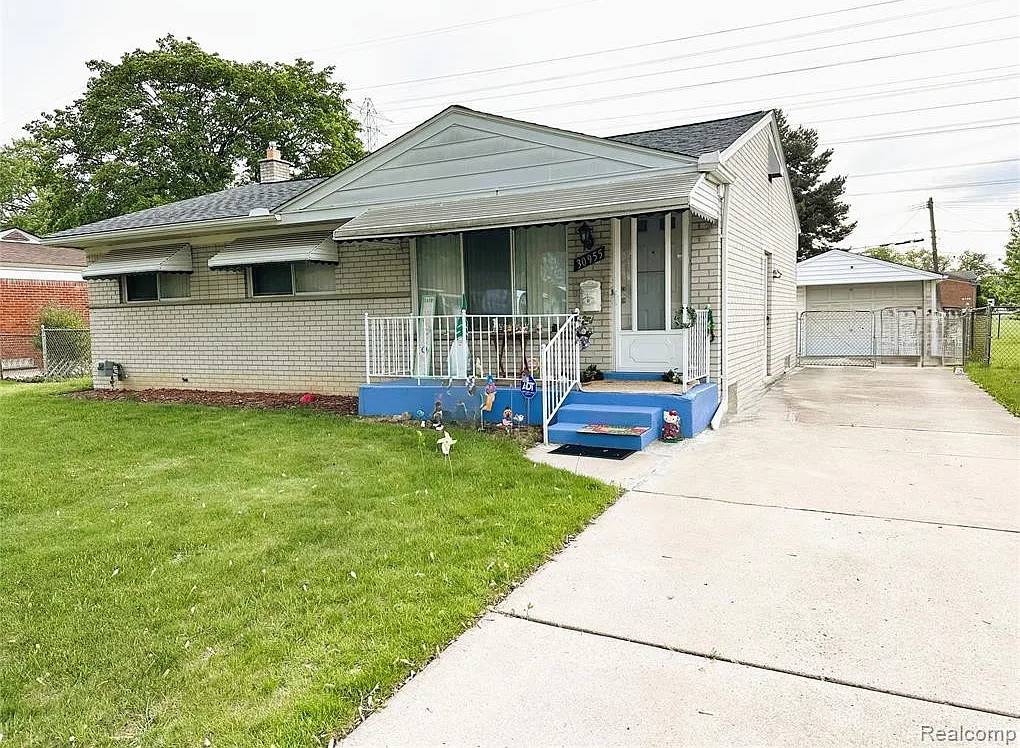 3 bed, 1.5 bath, 1050 sqft, $1,800 — Photo 1