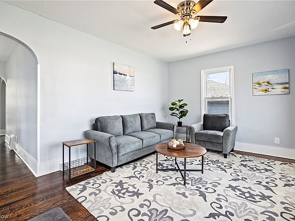 3rd image of 2912 S Jefferson Blvd