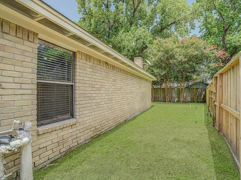 7315 Foxside Ln — Photo 35
