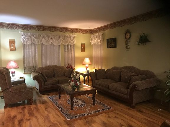 4th image of 271 Fairhaven Dr