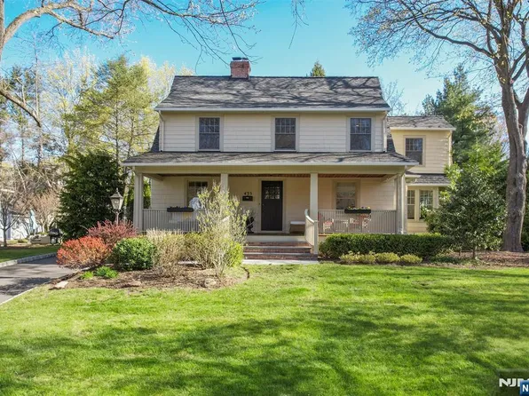 435 Overbrook Rd, Ridgewood, NJ 07450