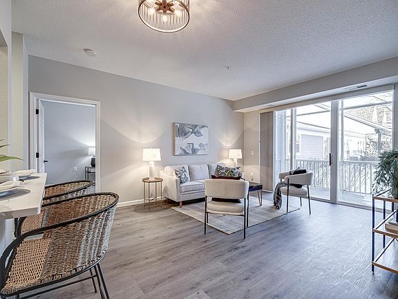 3rd image of 100 Clydesdale Trl APT 115