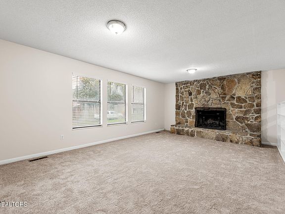 5th image of 605 Greenwood Dr