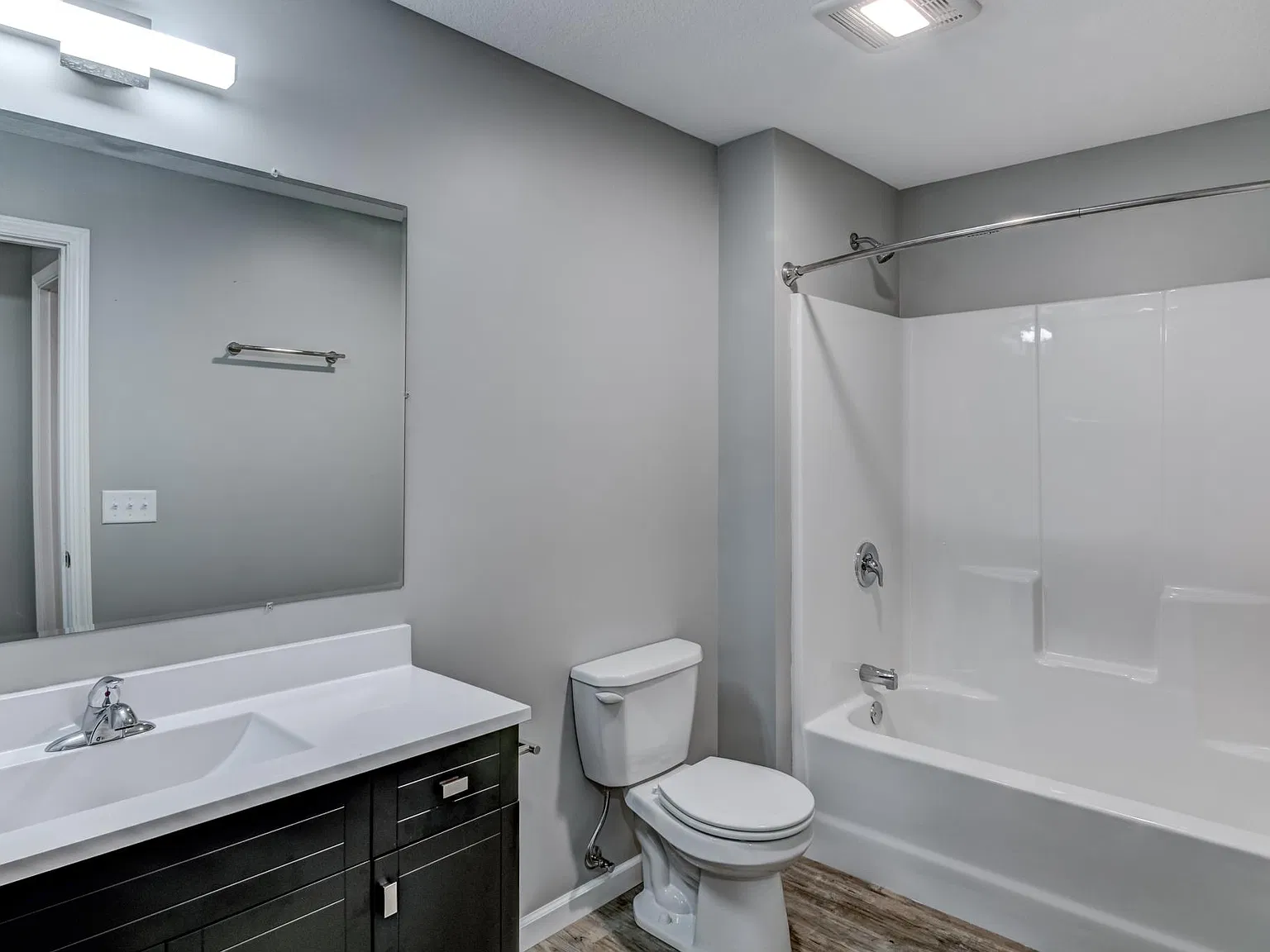 4 bed, 1890 sqft, $2,095 — Photo 3