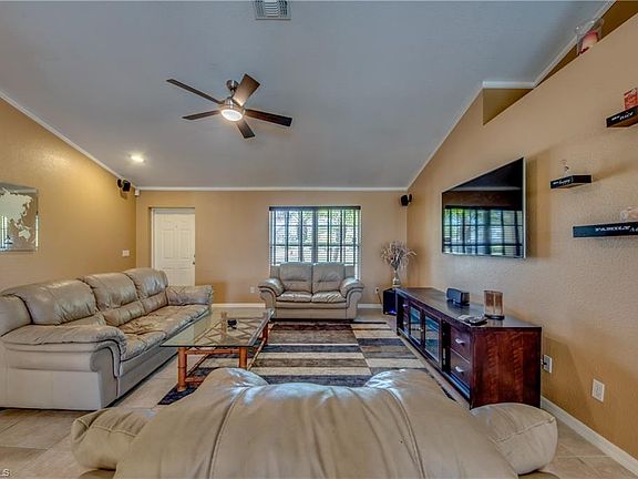 3rd image of 2111 SW 1st Ave