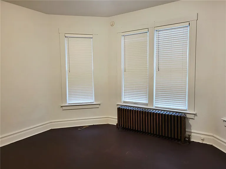 438 S Maple Ave — Photo 14