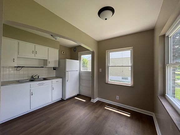 4th image of 7 Sweetbriar Ave