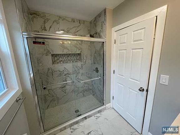2nd image of 105 Spruce St Floor 2