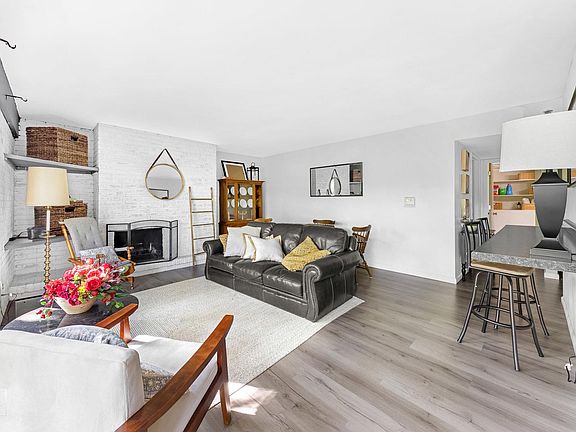 3rd image of 5601 Lakeside Dr APT 1B