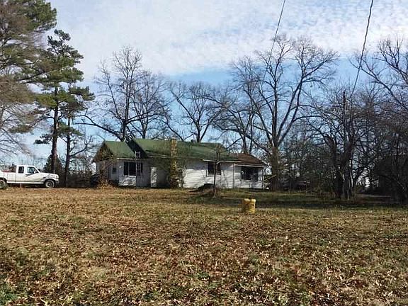 2nd image of 135 Willow Ln