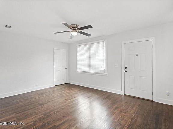 3rd image of 826 MACKINAW Street