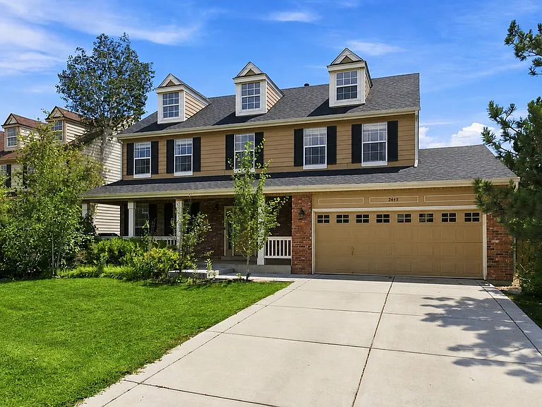 2445 Clayton Cir — Photo 2