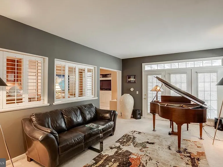 9810 Bolton Village Ct — Photo 5