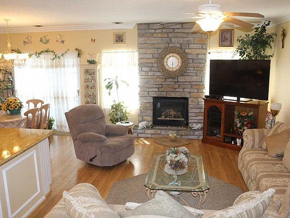3rd image of 54 Oyster Cove Ln