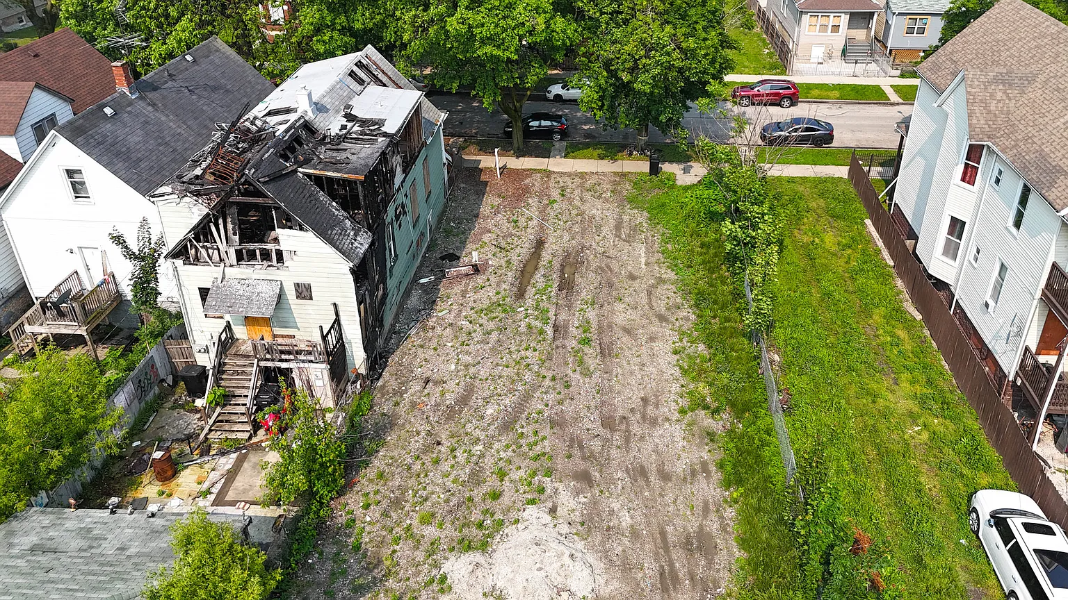 5935 S Carpenter St photo 1