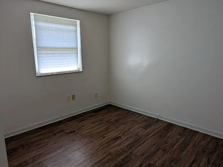 821 Manning Ave — Photo 9