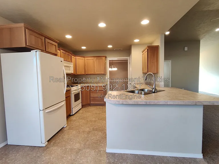 2667 Torrey Pines Way — Photo 11