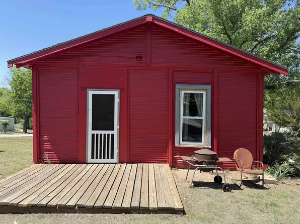 250 NE Hummingbird Rd, Medicine Lodge, KS 67104
