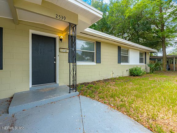 3rd image of 2539 BURLINGAME Drive E