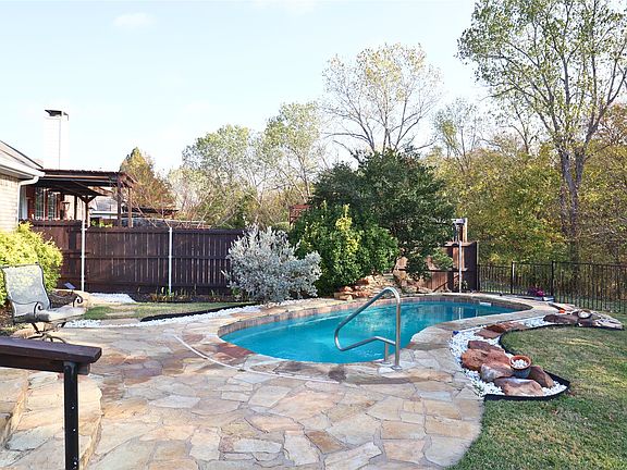 3rd image of 1706 Hollow Creek Ct