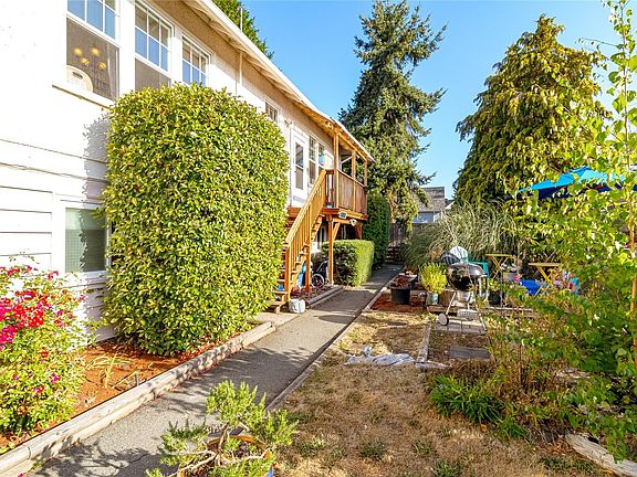 5th image of 2920 Shakespeare St