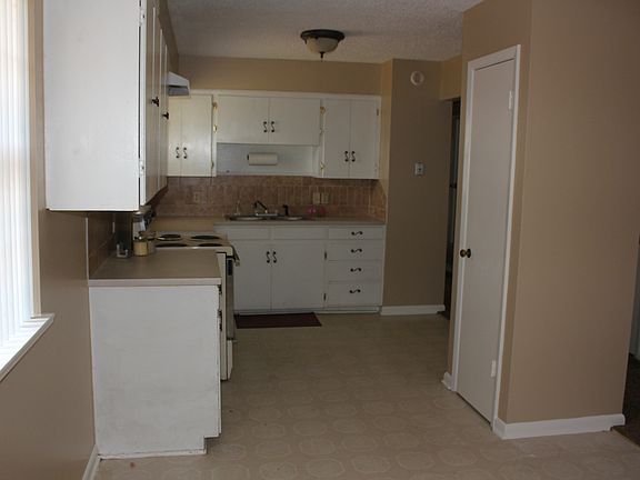 5th image of 1703 E 13th St