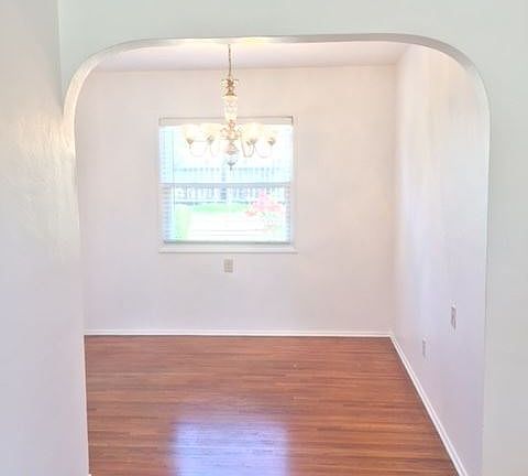 5th image of 267 Alpine Ave