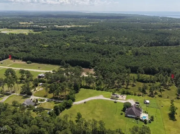 6024 Addie Rd, Bay Saint Louis, MS 39520