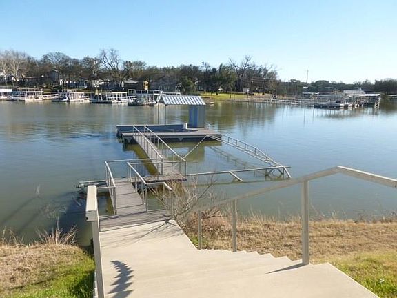 3rd image of 109 Lakehaven Dr