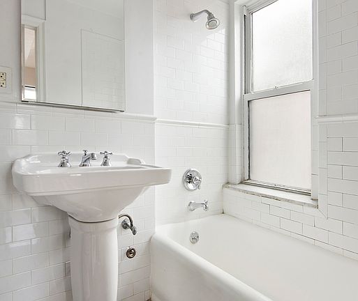 5th image of 49 W 72nd St APT 10E