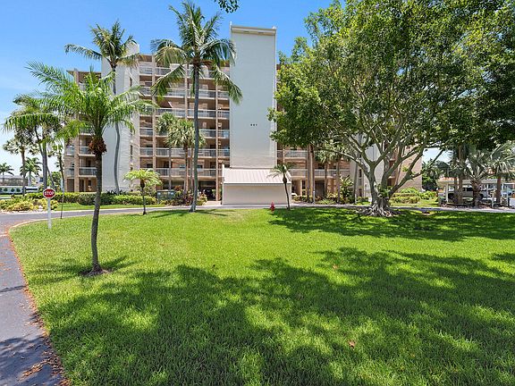 5th image of 897 Collier Ct APT 204