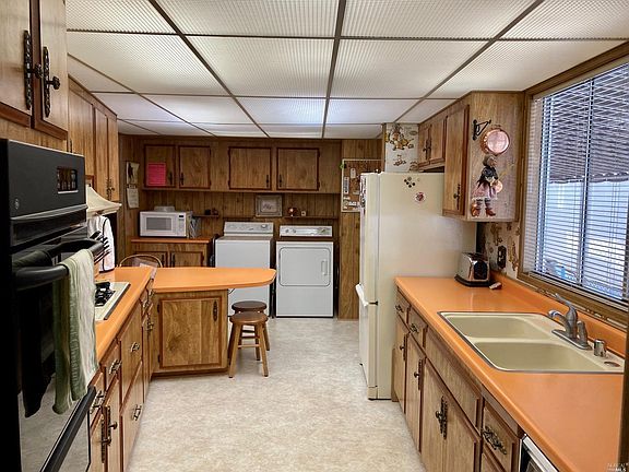 3rd image of 19 Cabana Ct