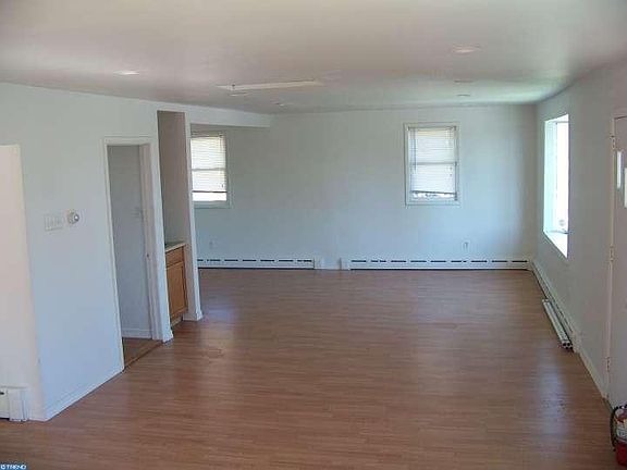 4th image of 1542 W Broad St