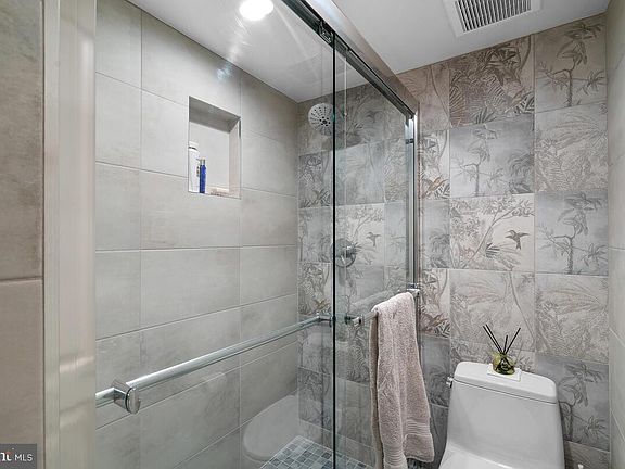 5th image of 11401 Commonwealth Dr APT 201