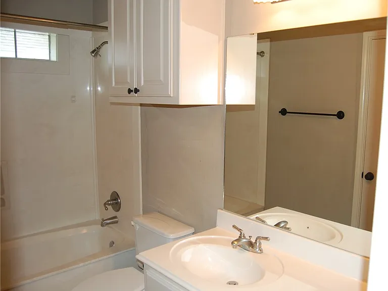 219 Rugen Ln — Photo 6