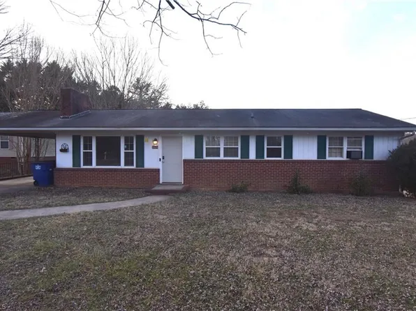 3808 Cash Dr, Winston Salem, NC 27107