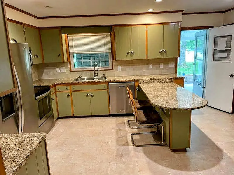 4 bed, 2219 sqft, $2,200 — Photo 4