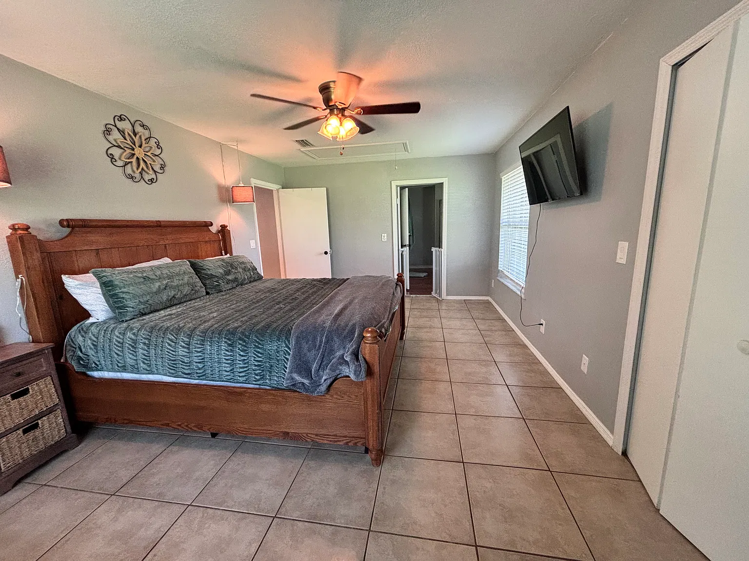 1 bed, 1050 sqft, $2,000 — Photo 4