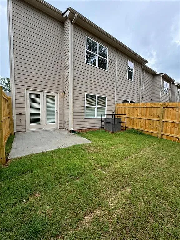 3 bed, 2.5 bath, 1539 sqft, $2,100 — Photo 3