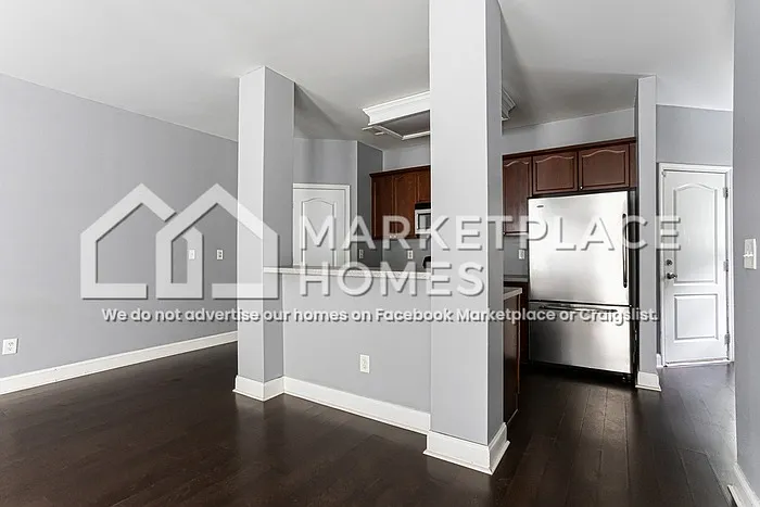 3 bed, 2.5 bath, 1873 sqft, $2,300 — Photo 3
