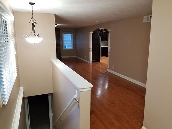 4th image of 7334 Waterford Dr